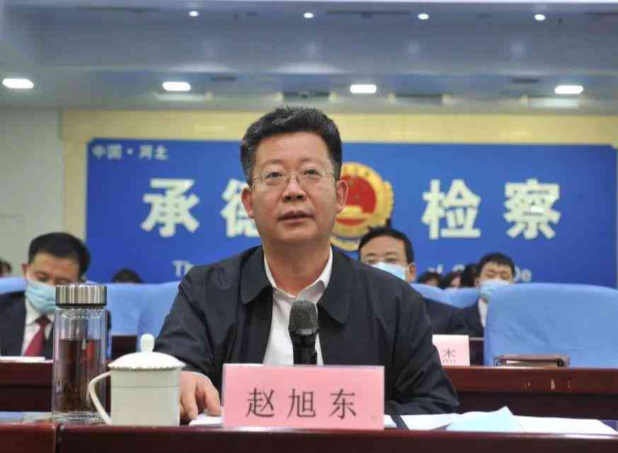提早下班车祸认定工伤吗合法吗：提前早退途中遭遇车祸是否工伤及赔偿标准