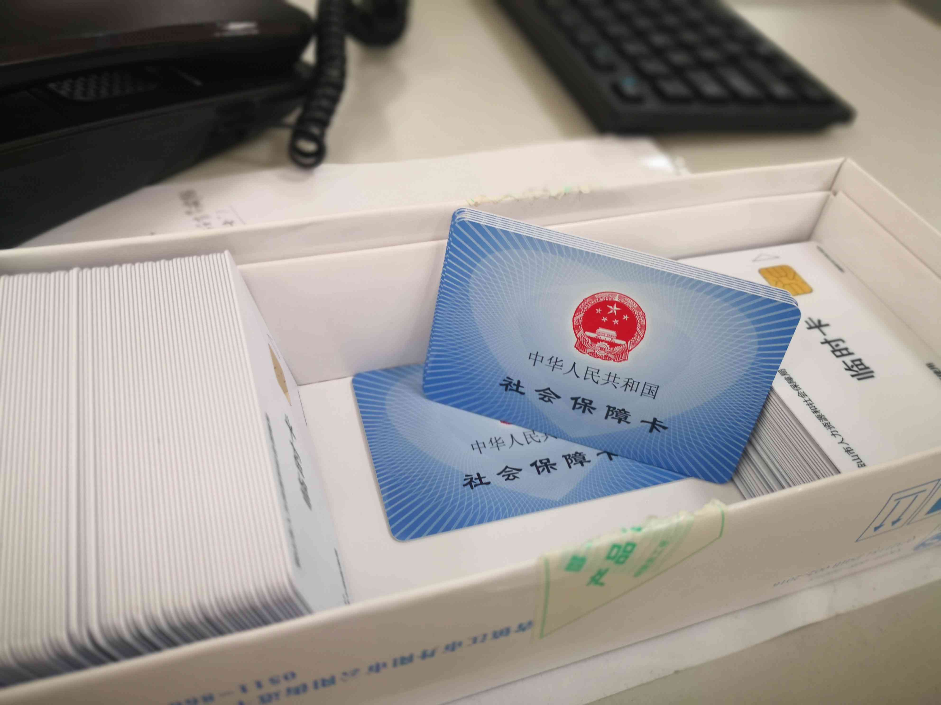 为什么摔伤不能报医保：探讨摔伤医保报销难题及异地报销限制