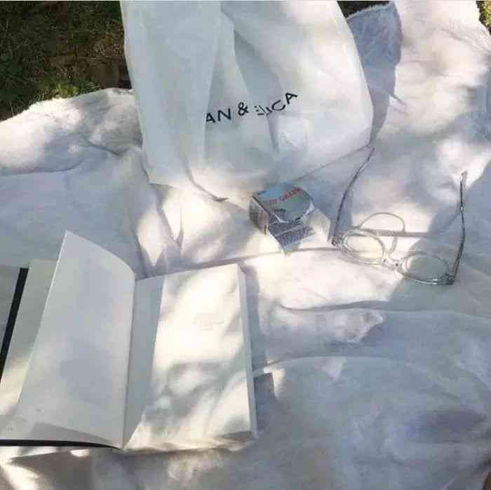 动态文案爱情：浪漫与伤感短句集锦