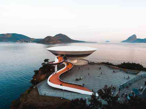 AI智能辅助建筑工程项目报告与文案撰写