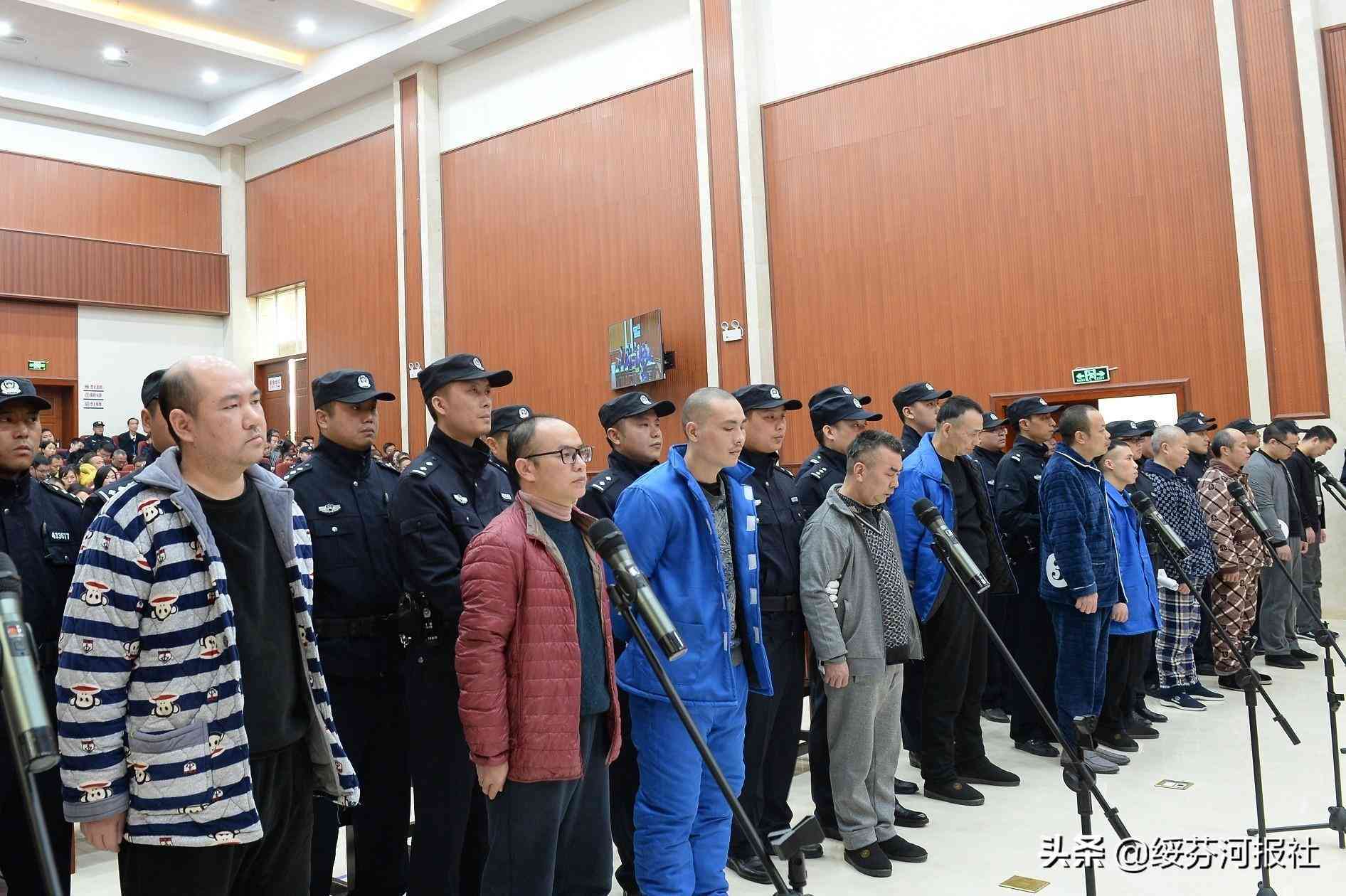 操场埋尸案追踪：揭露涉事公职人员名单及其责任追究情况