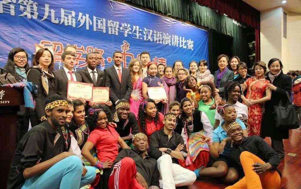 留学生作业助手：智能写作与学辅导平台