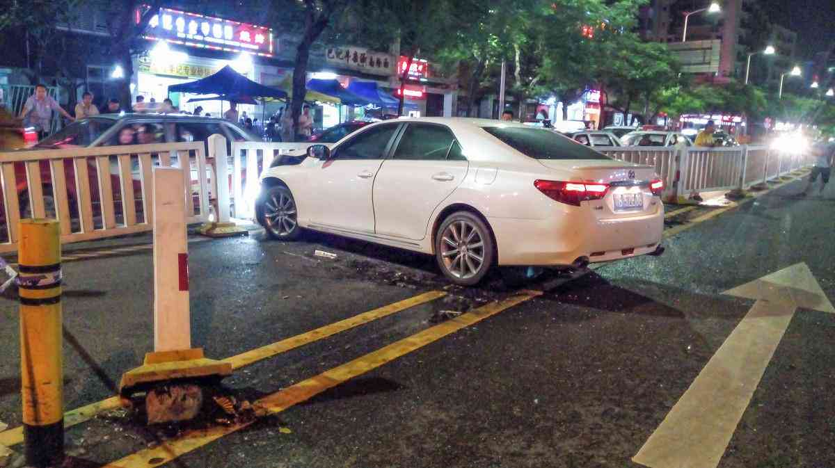 如何在没有交通事故责任认定书的情况下判定双方责任与赔偿标准