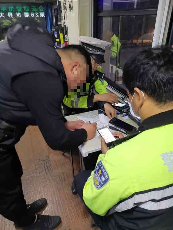 无驾照开车出车祸需要刑事责任吗：如何处理及可能刑期