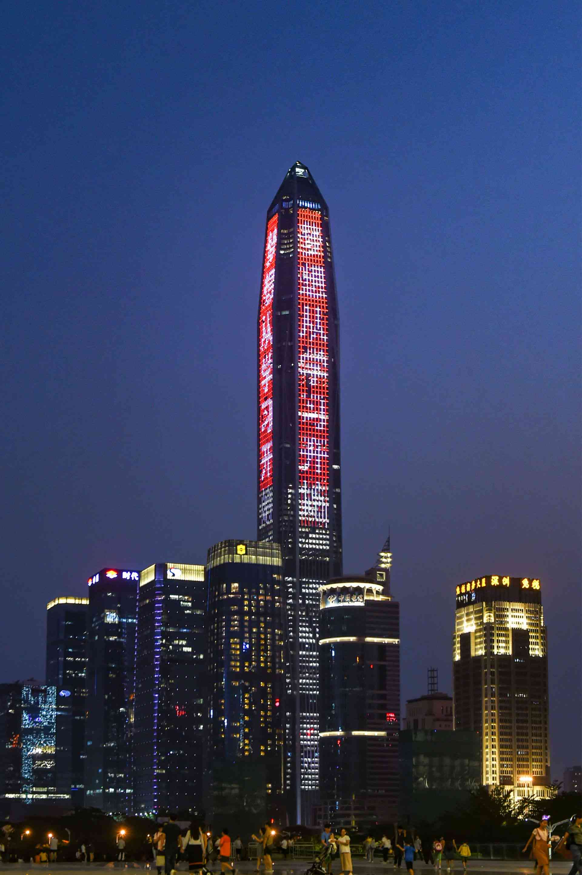 '探索吉坡地标：双子塔，必打卡的都市奇迹建筑'