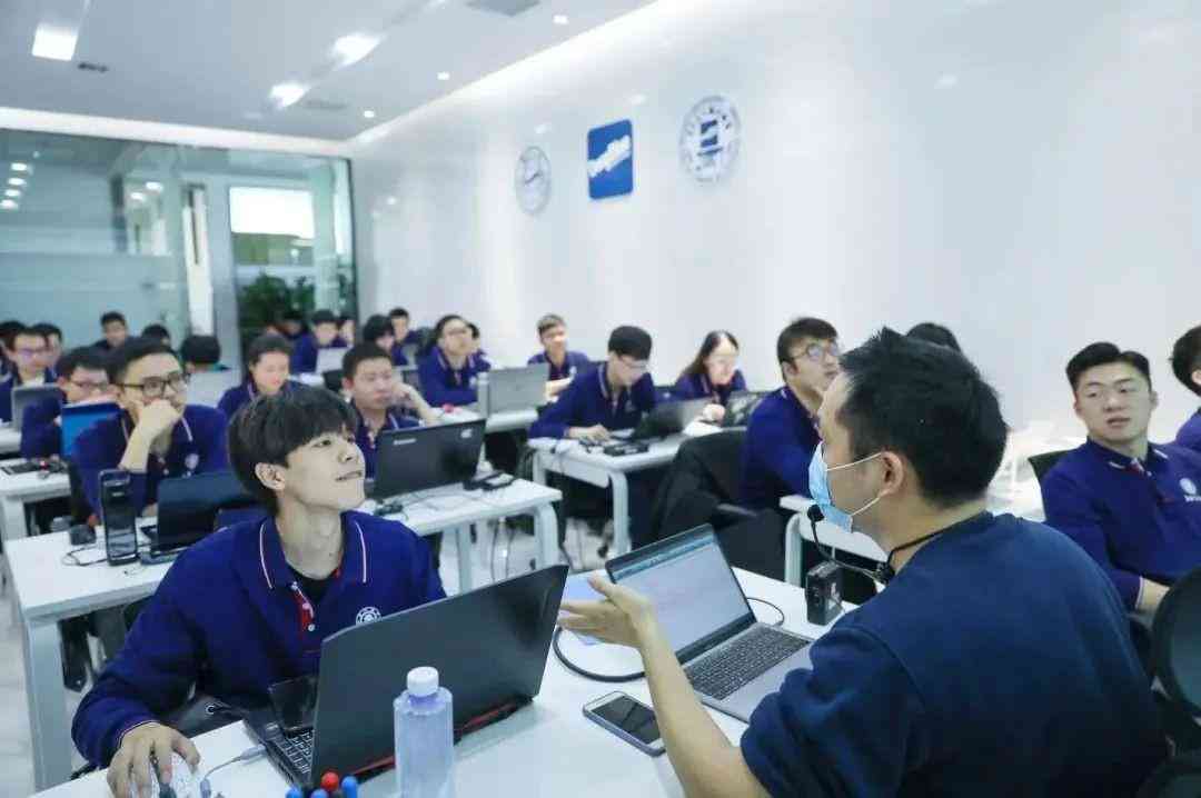 AI创造力综合分析：探索创新潜能与应用前景的报告
