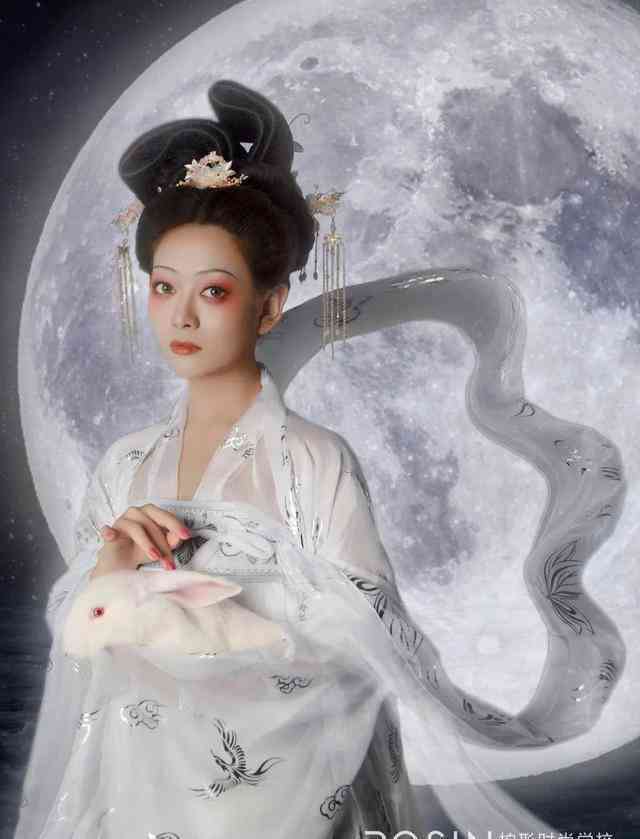 中秋佳节AI变装教程：如何打造完美嫦娥形象及创意文案撰写指南