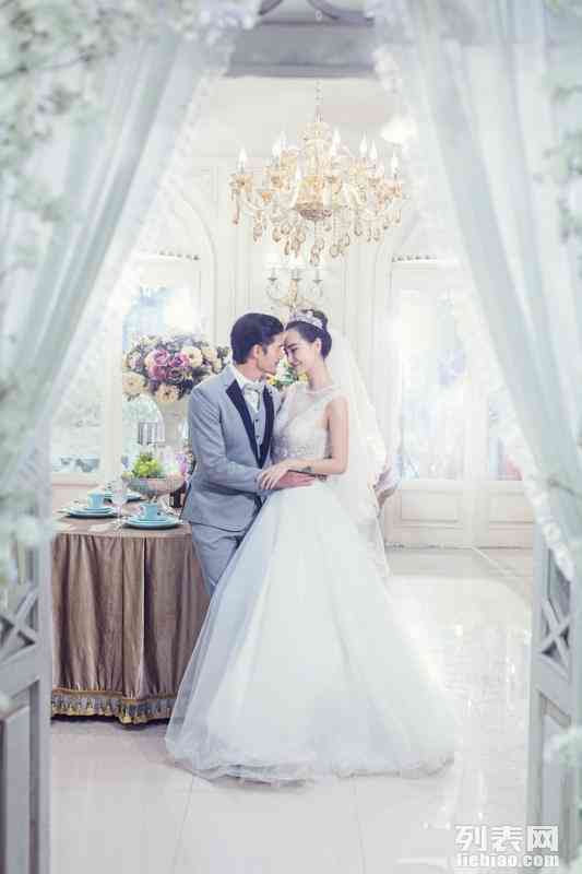 ai婚纱照姐妹文案怎么写好看：与姐妹共拍婚纱照的创意文案撰写指南