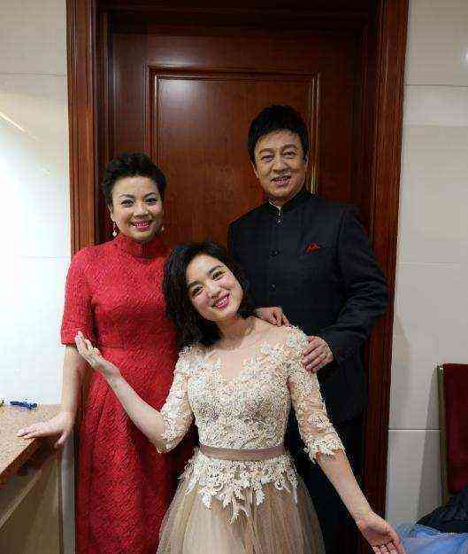全家福与姐妹婚纱照：记录馨亲情与美好爱情的珍贵瞬间