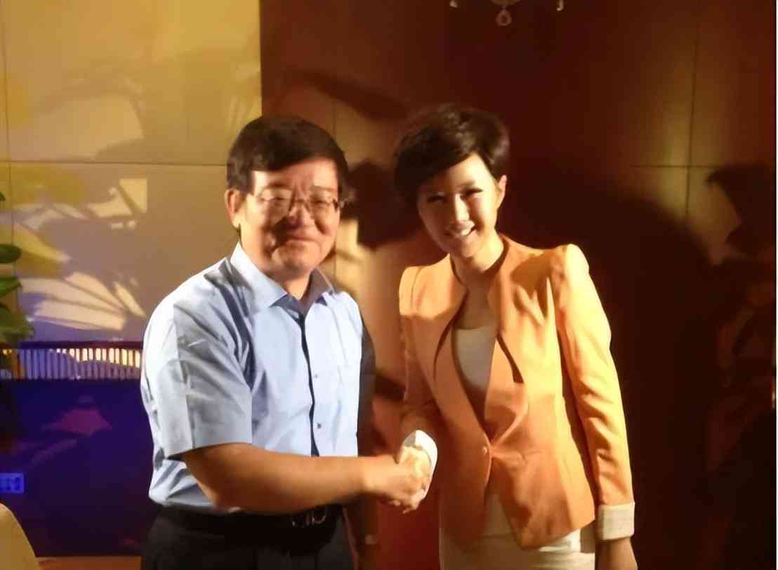 全家福与姐妹婚纱照：记录馨亲情与美好爱情的珍贵瞬间