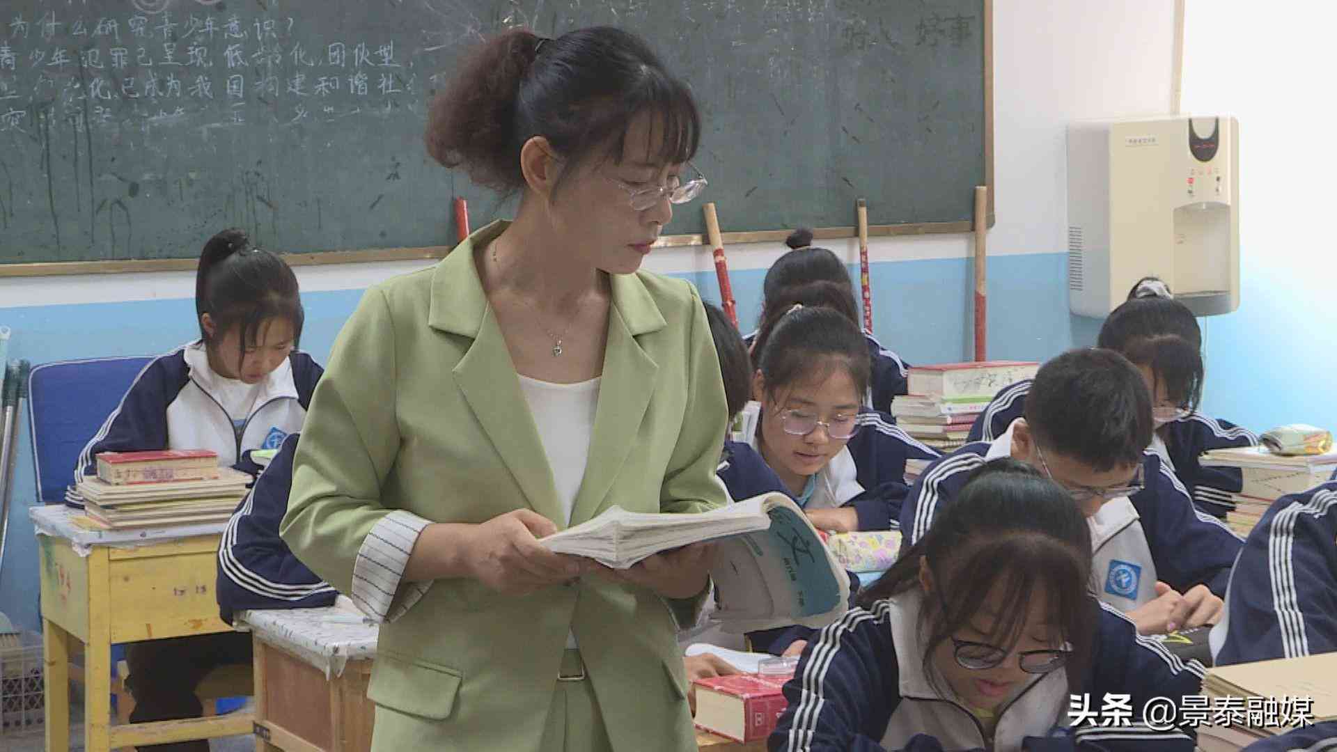 教师神器AI写作软件：智能辅助教学提升备课效率与质量