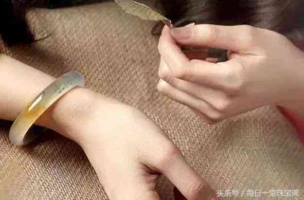 '手腕不适：如何有效缓解晃动手腕的困扰'