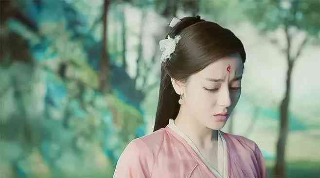 时指南：如何巧妙佩簪花点缀发间
