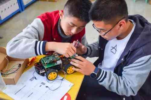 小学生机器人教育：培养逻辑思维与哲学探索的启之路