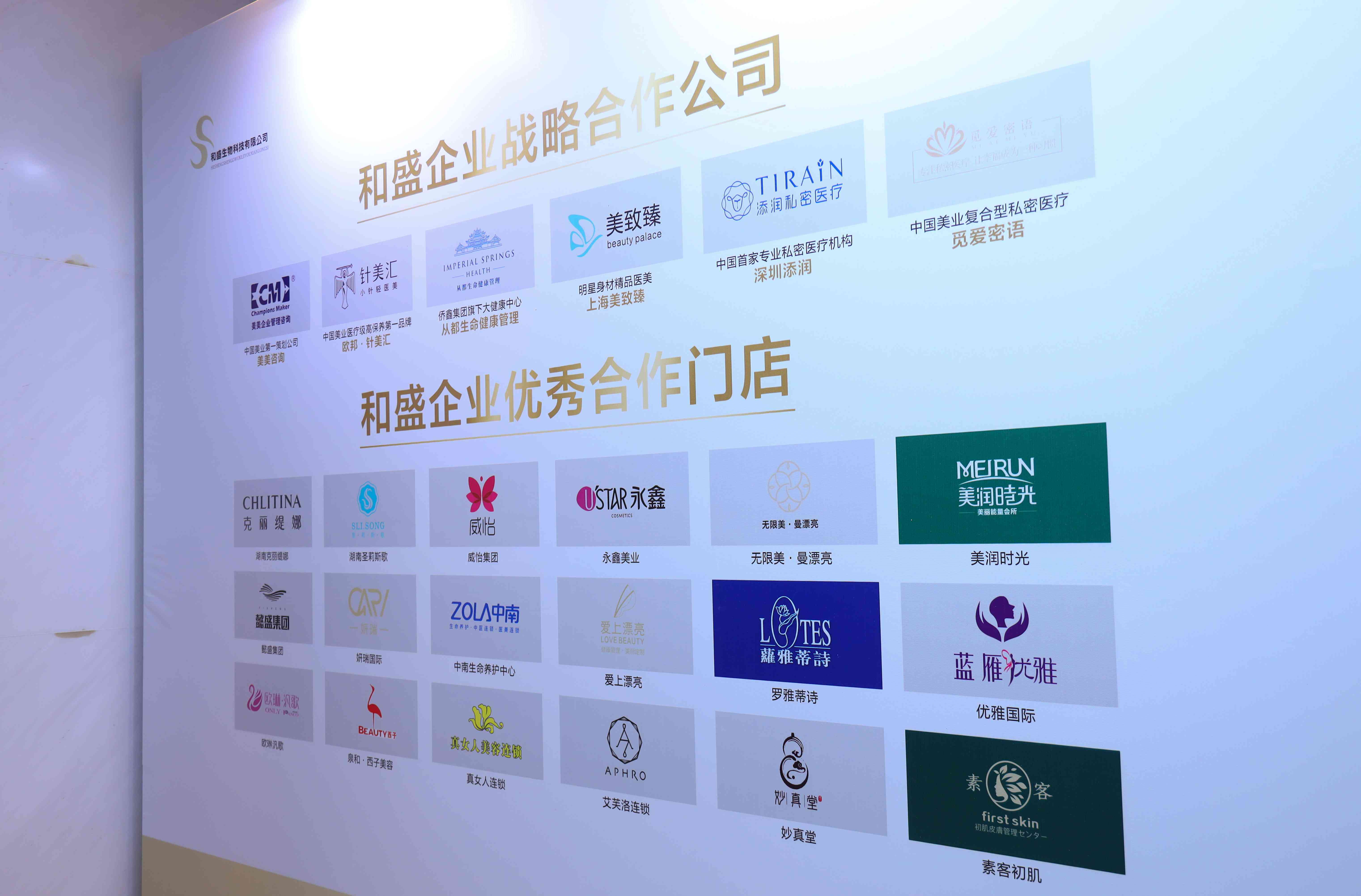 '智慧之光：AI赋能下的机械天使创意雕塑'