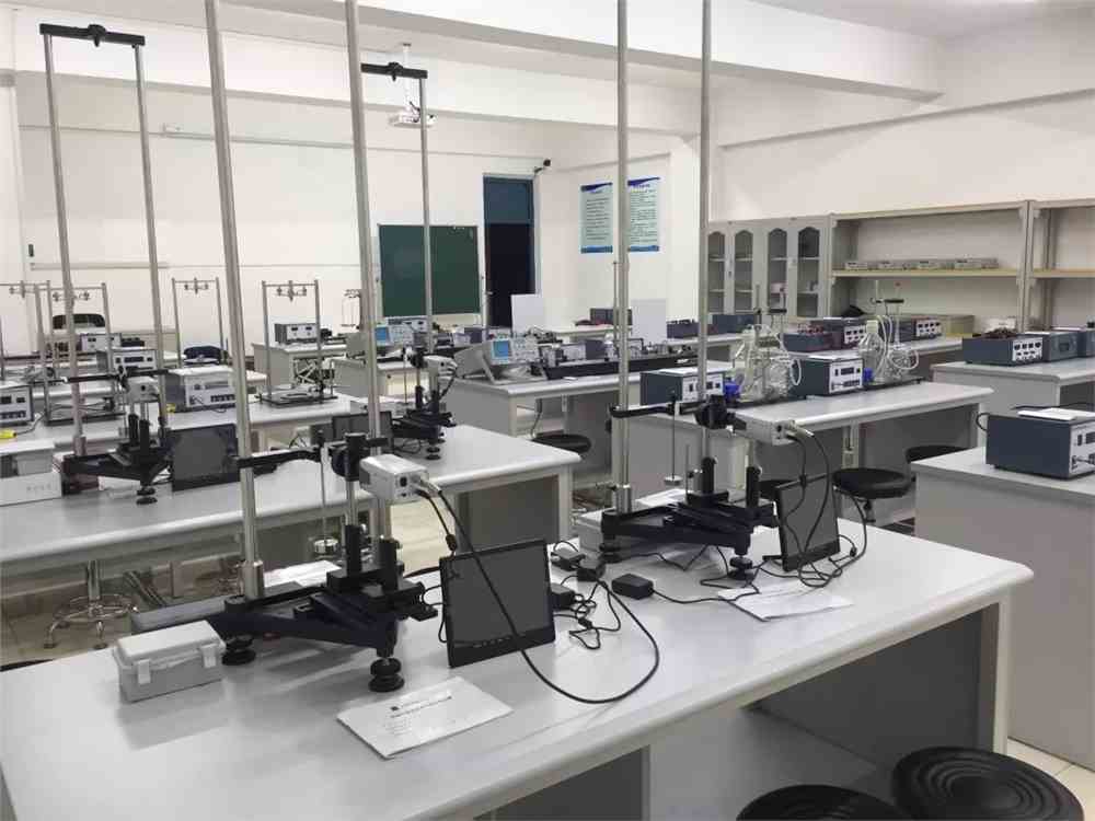 全方位电磁学实验解决方案：多功能综合电磁学实验平台与技术研究