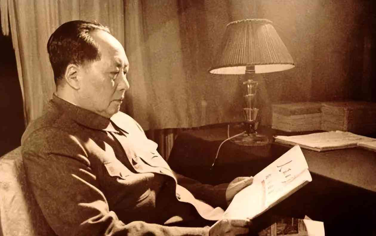 麦克阿瑟经典演说：不朽的老兵不死，只是凋零演讲