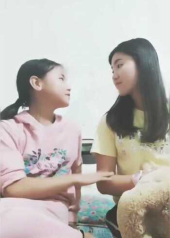 与妹妹同框瞬间：晒出馨亲情，朋友圈必看照片短句