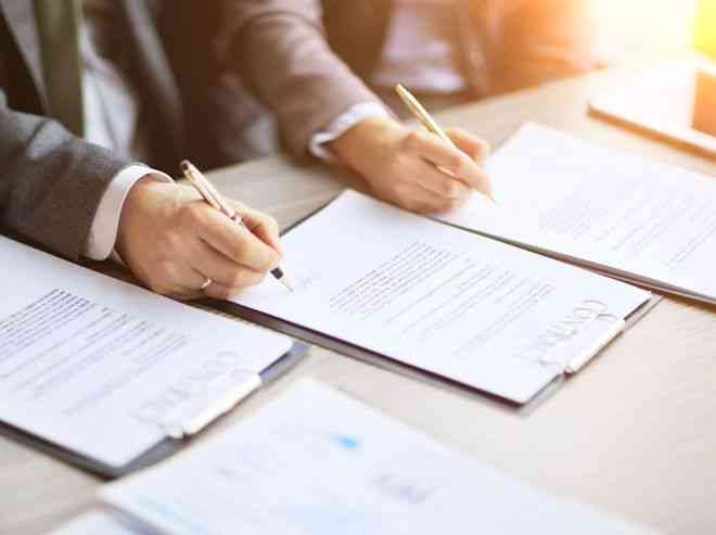 未签订劳动合同工伤未满一个月如何索赔与赔偿标准解析