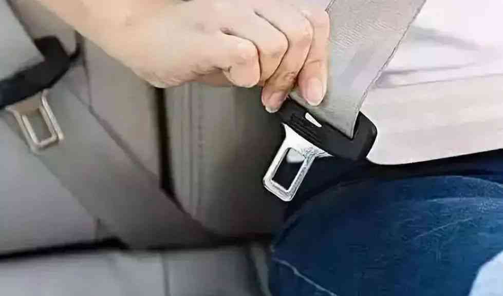 最新规定：驾驶时未系安全带罚款金额详解