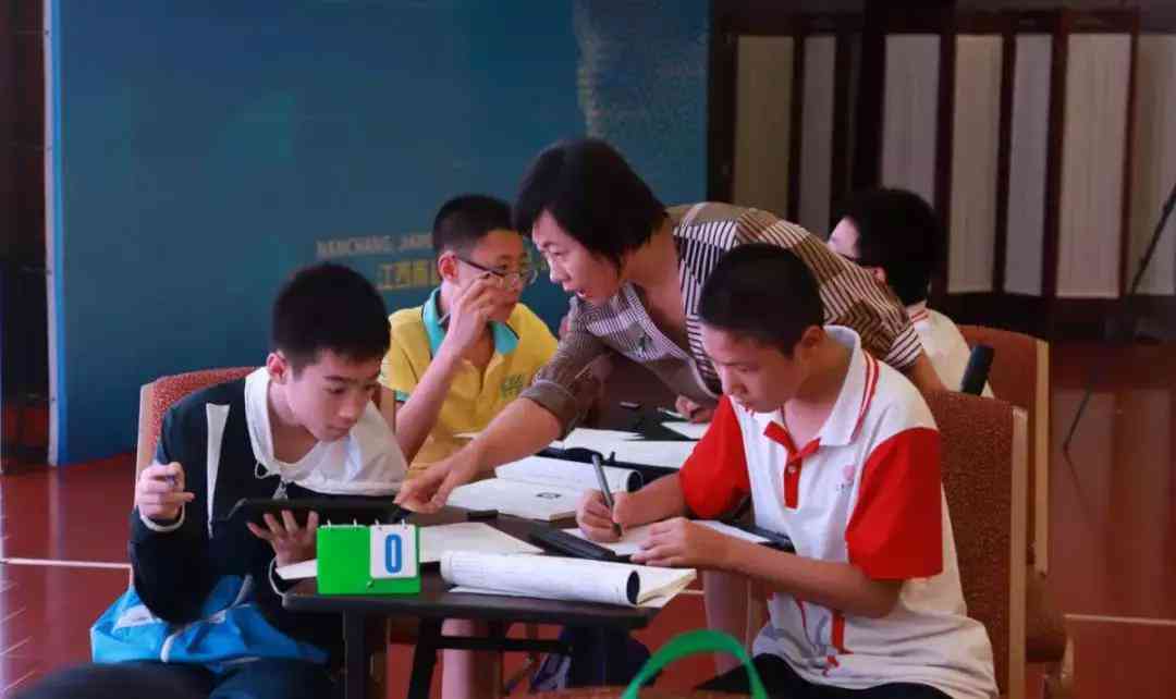 'AI赋能：人工智能写作文质量如何评估与提升'