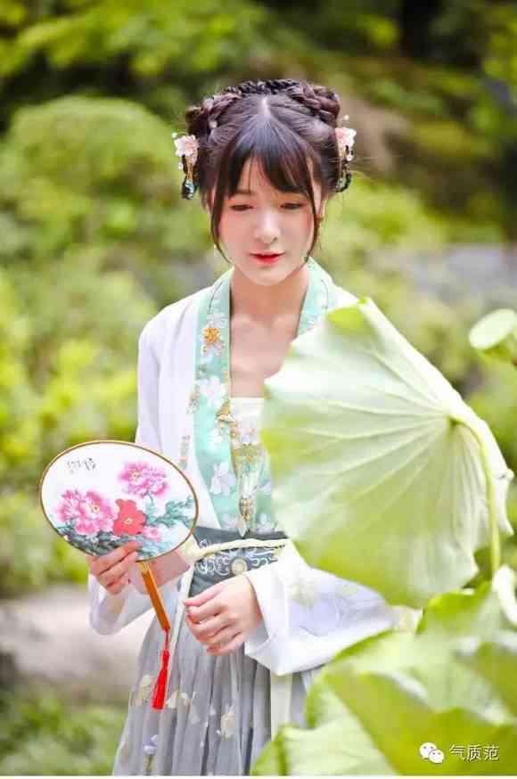 汉族传统服饰之美：揭秘汉服的交领右衽与千年传承特点