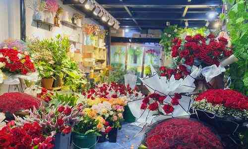 浪漫摊位：打造独特花市风情，创意卖花文案攻略