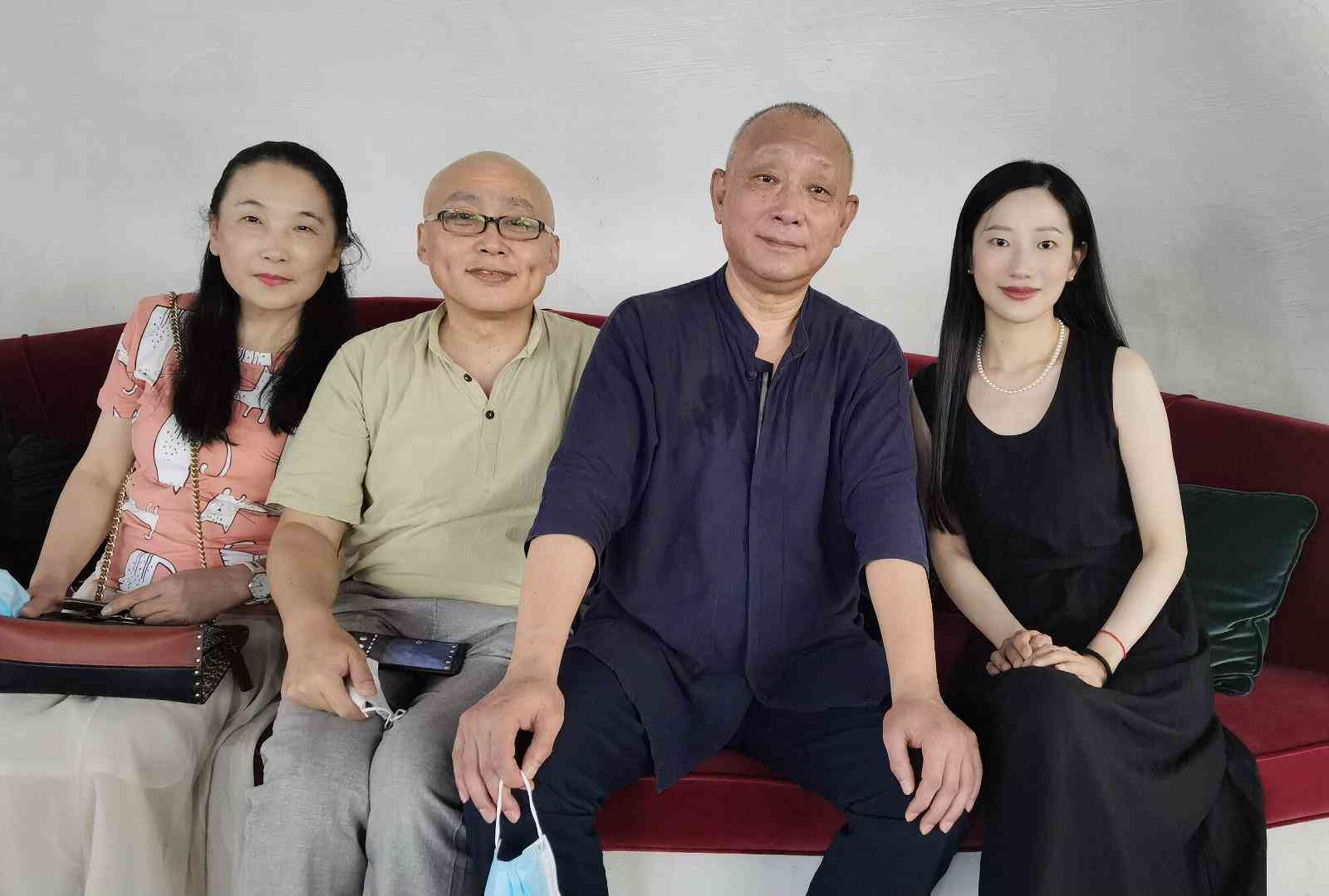 当代艺术家峰：创新艺术风格引领潮流