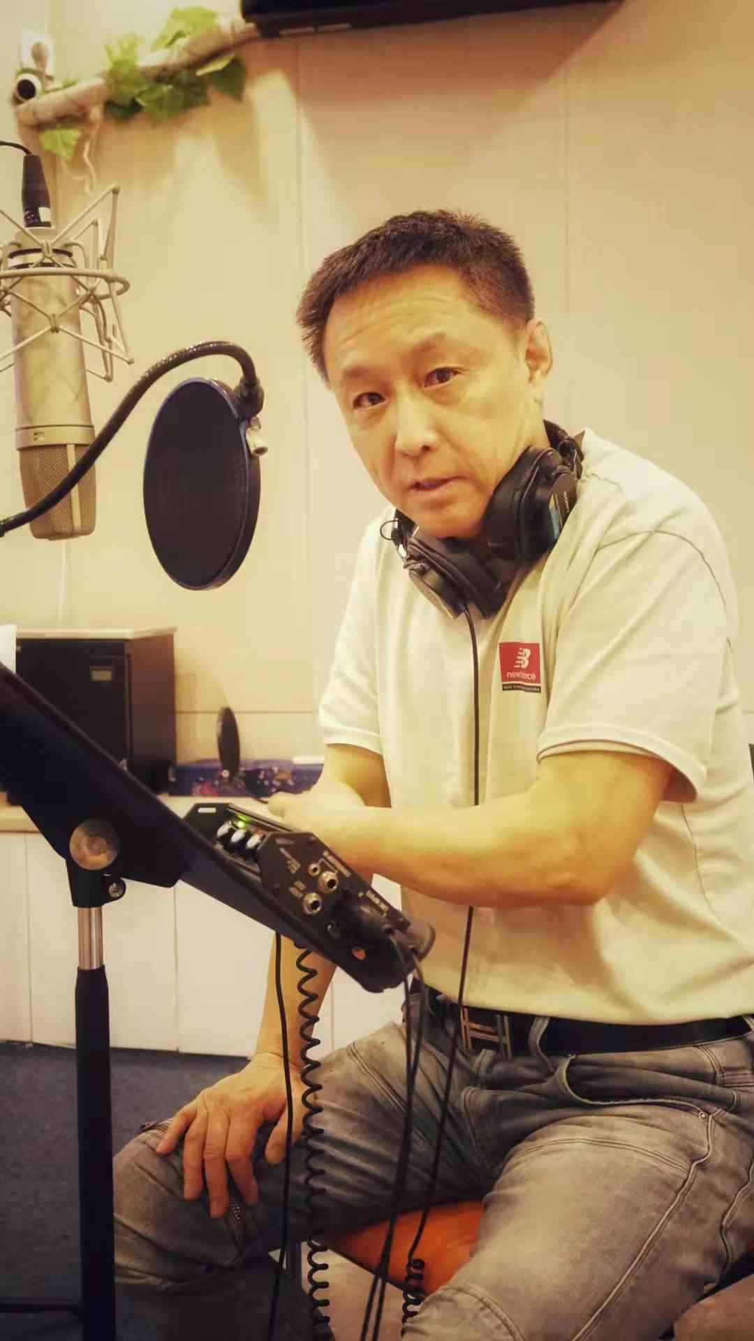 探索峰的音乐世界：歌曲精选与创作背后的故事