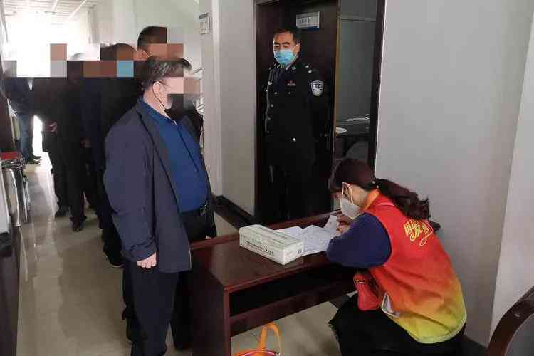村两委成员身份界定：是否属于公职人员及其职责范围详解