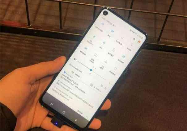 '三星最新AI智能功能手机：引领智能交互新篇章'