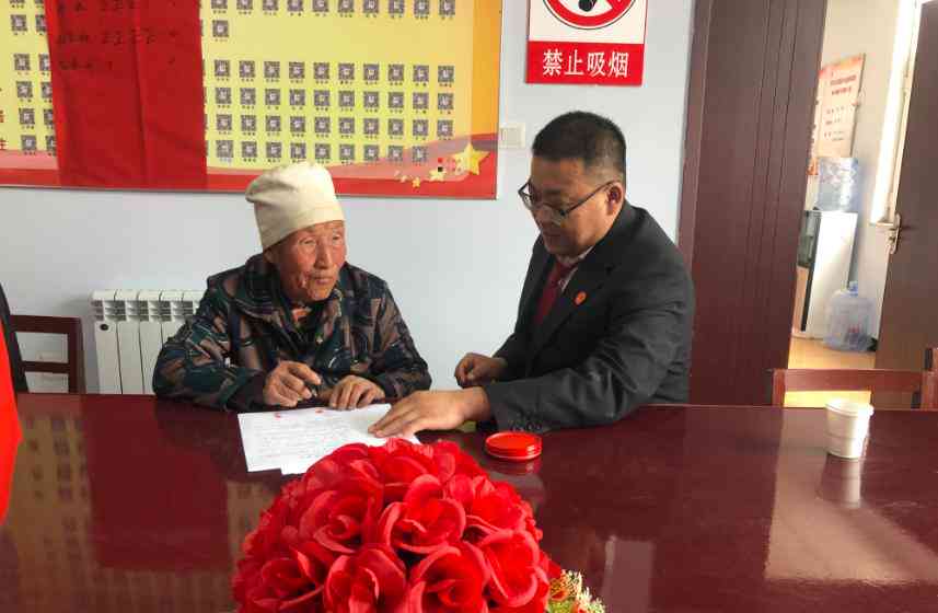 如何依据政策标准认定村委委员工伤情况