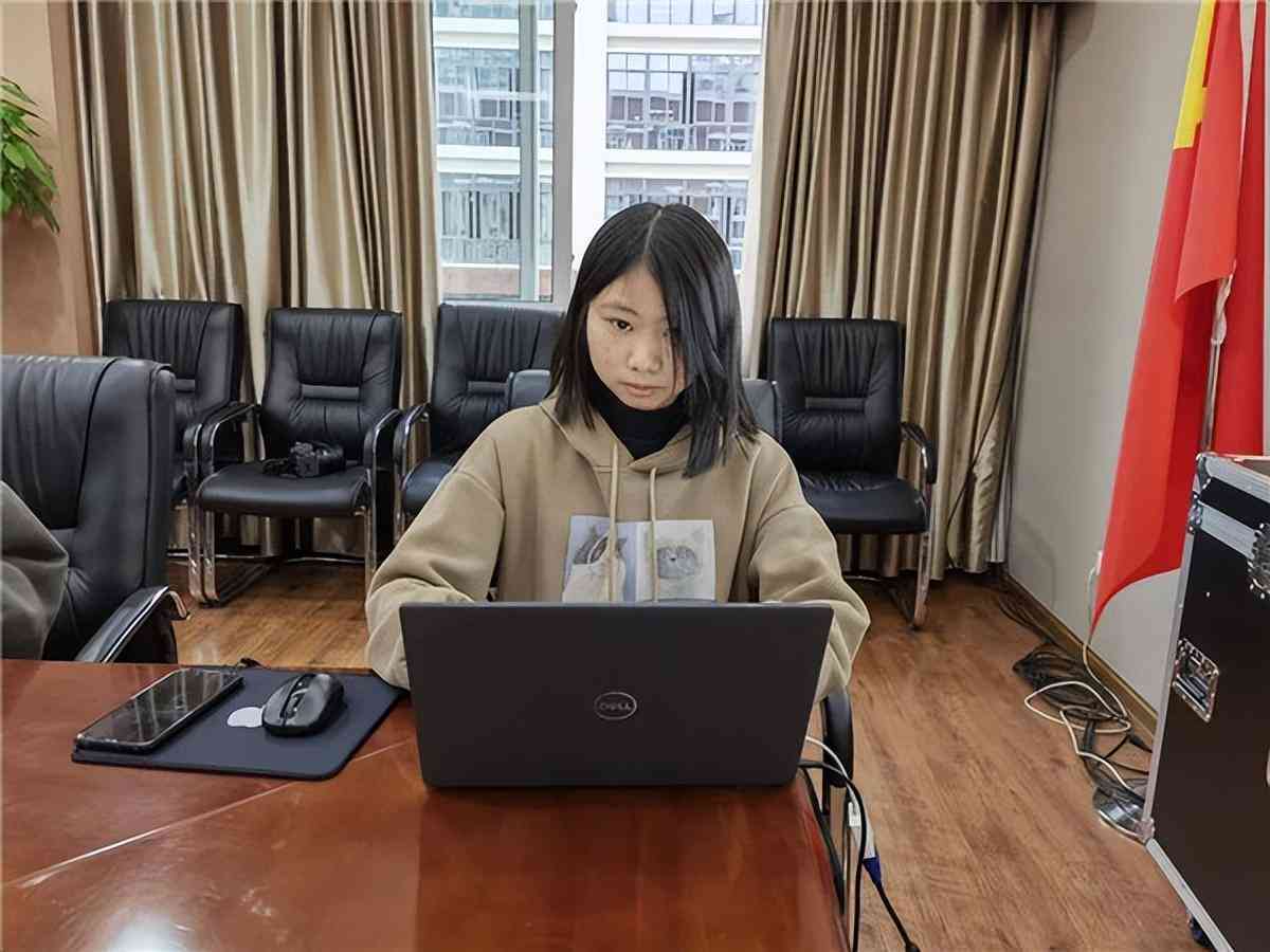利用AI辅助撰写开题报告：一键整合文献资料与框架构建指南