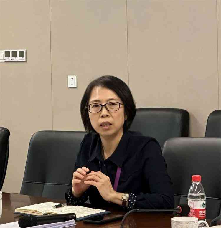 利用AI辅助撰写开题报告：一键整合文献资料与框架构建指南