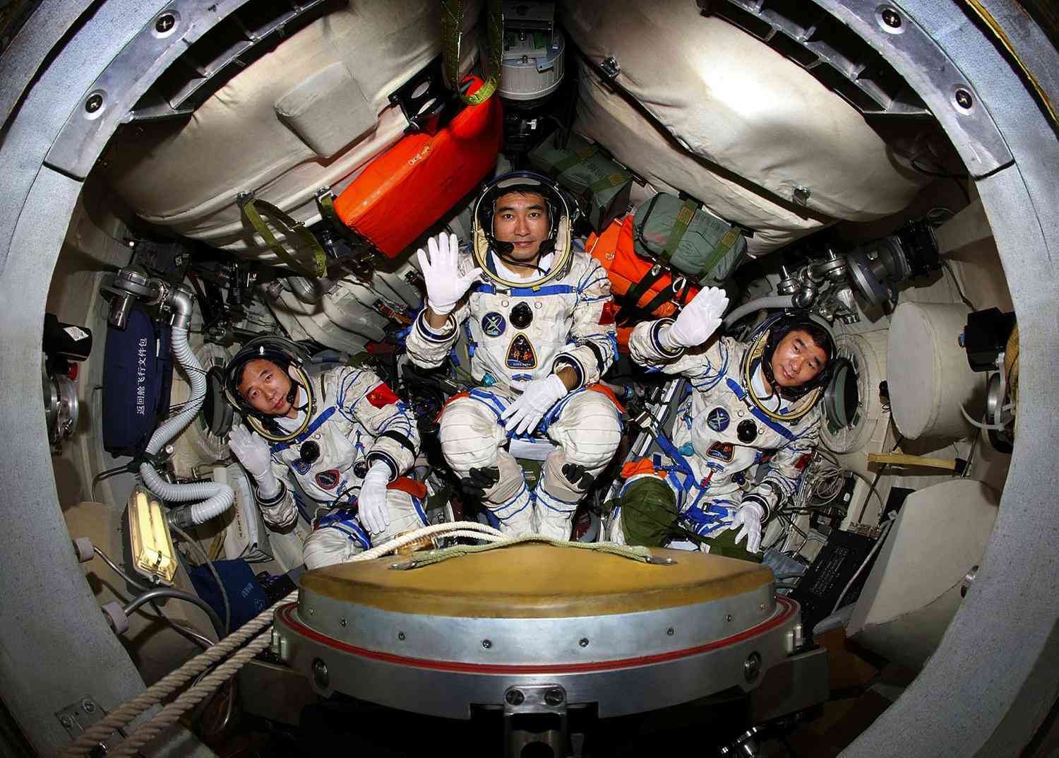 登月ai分析报告pdf：数据、疑点、NASA解释、影像及人员现状深度剖析