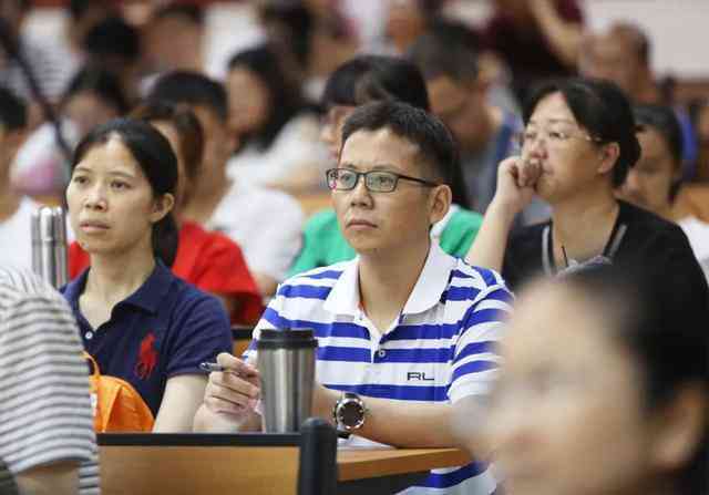 全方位AI智能填志愿助手：精准匹配、多维分析，助力高考学子更优选择
