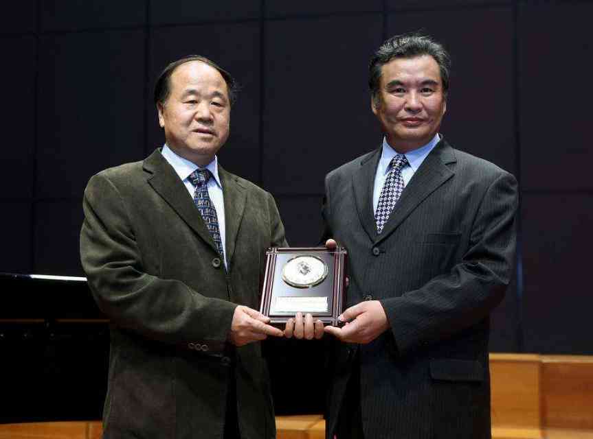 余华荣获国际文学大奖，成就中国文学新高峰