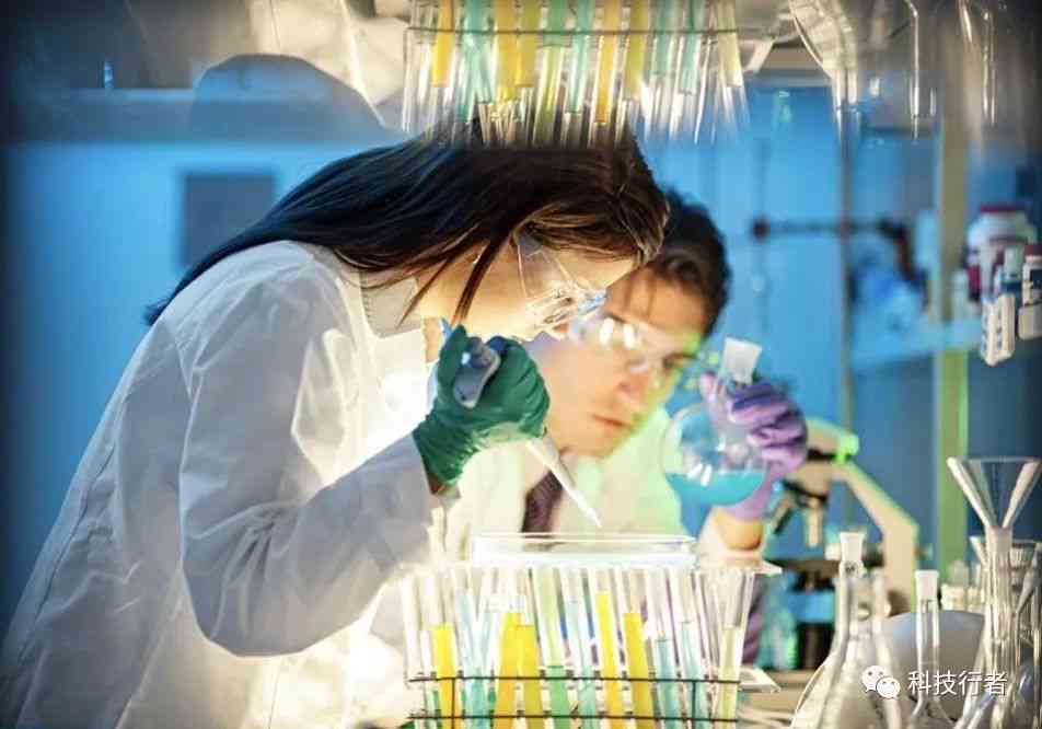 智能AI驱动制药革新：迈向高效精准的研发技术