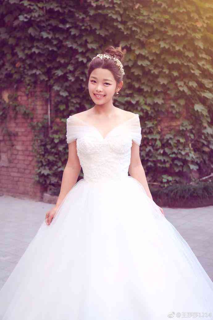 打造独特AI婚纱：创意文案撰写攻略，让你的婚纱照更具吸引力