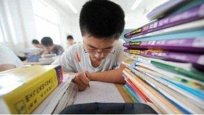 业一年已工作算应届吗：男女均适用，已工作一年仍算应届生吗
