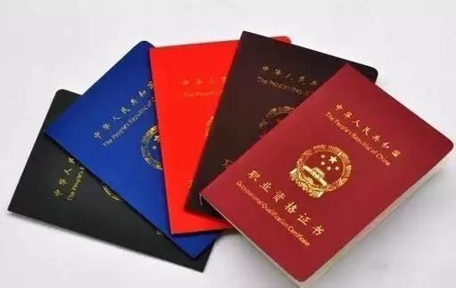 业一年后就业，如何界定应届生身份及对应政策解读