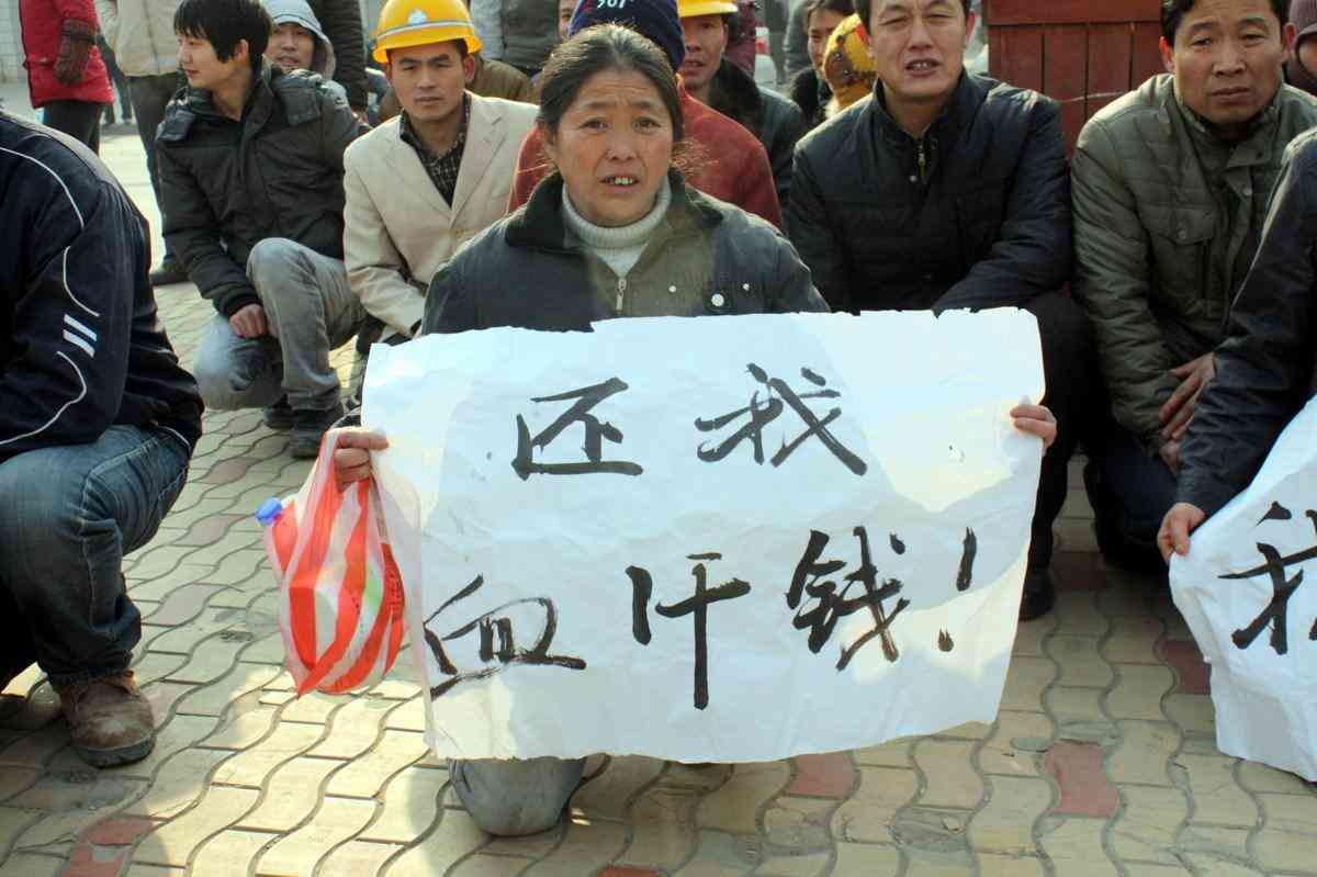 '工地拒绝承认农民工工伤真相：权益受损亟待关注'