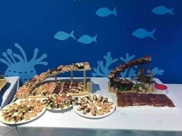 美海洋宴，一口甜体验 —— 海美食店独家口号传