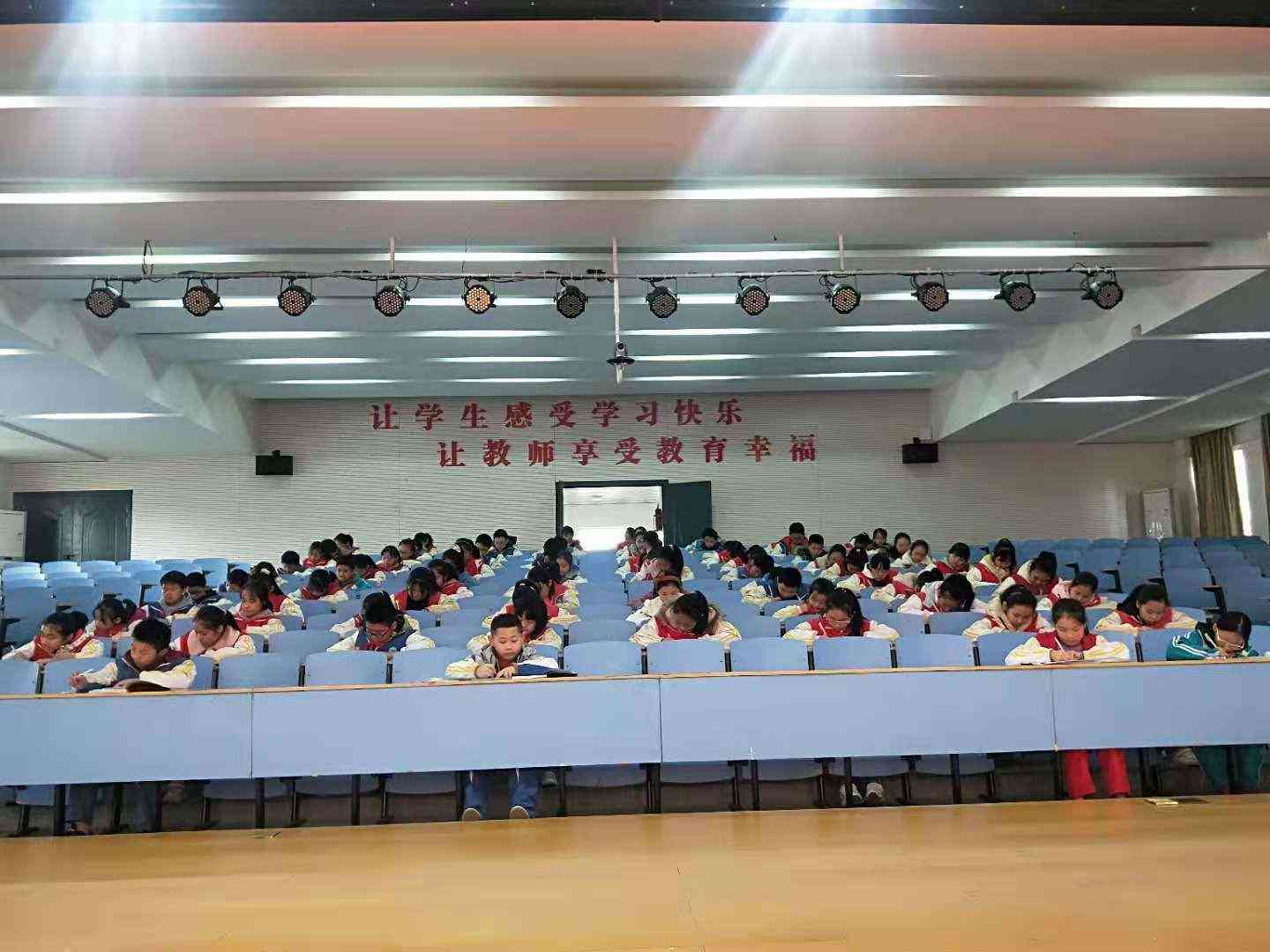 ai征文写作软件免费有哪些：推荐好用的平台及工具