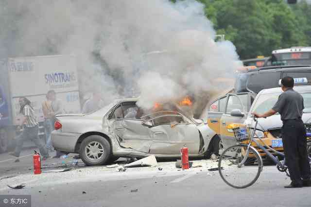 汽车事故多长时间有效：处理、报警、报废及失效期限解析