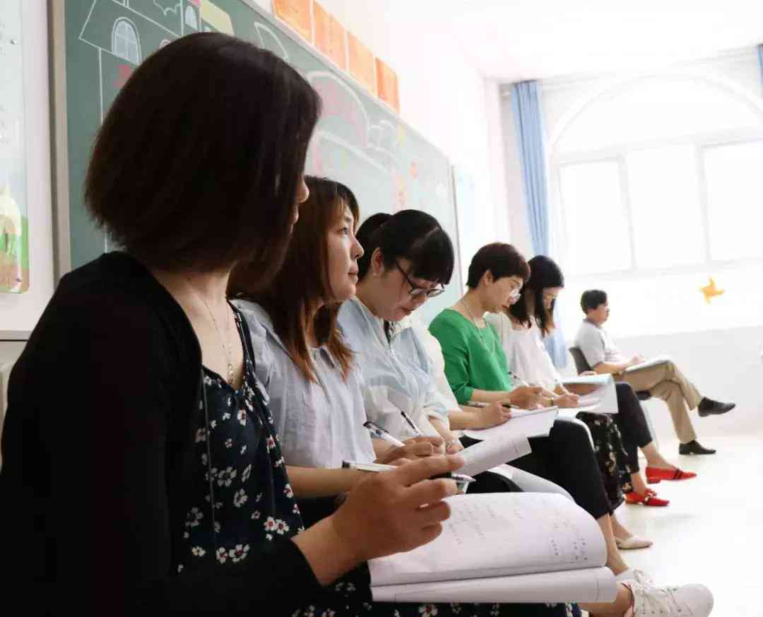 '智能教案编写助手：专为教师打造的高效教学计划软件'
