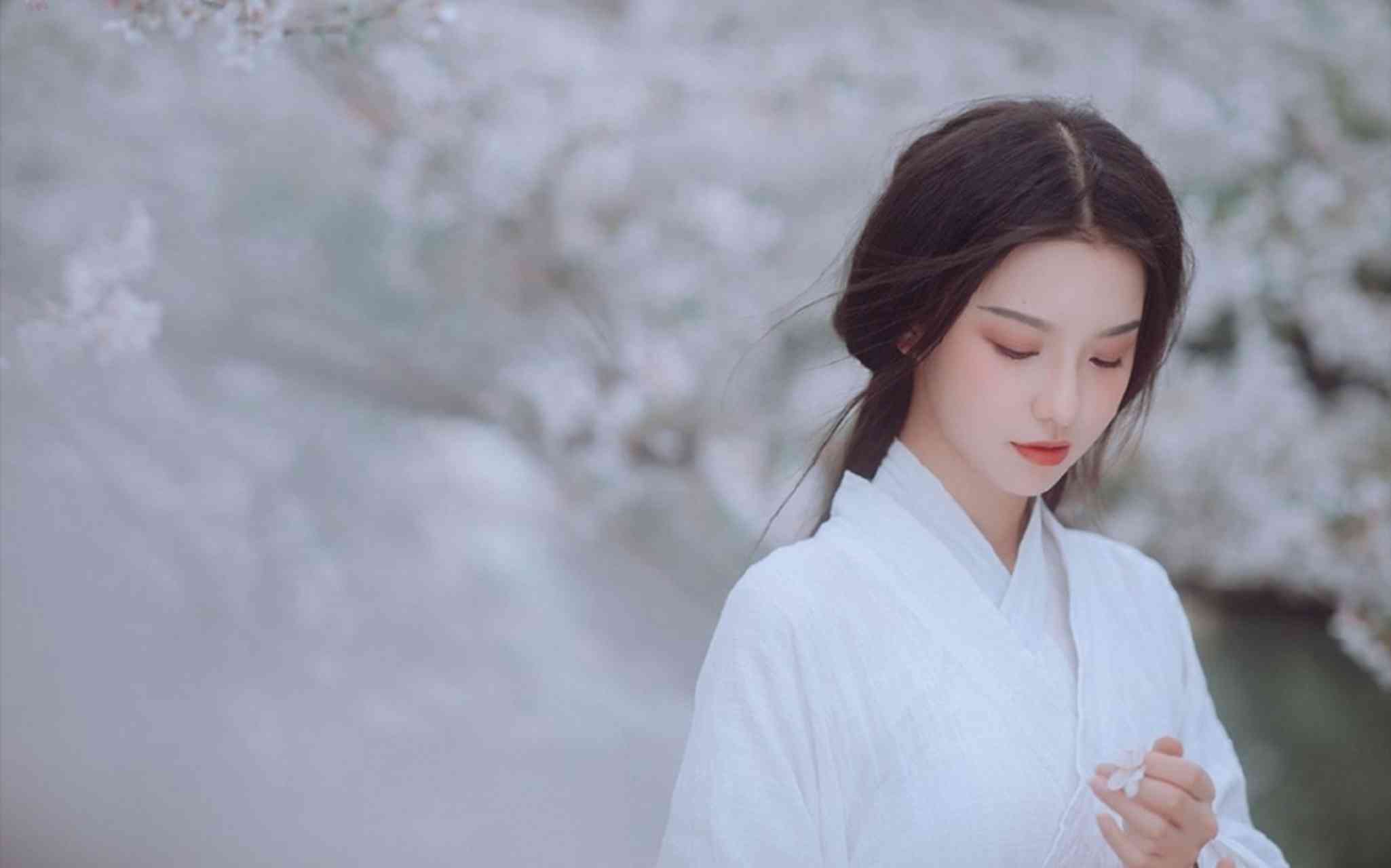 精选古风美女文艺短句：清新脱俗、意境悠远，全面满足文艺爱好者搜索需求