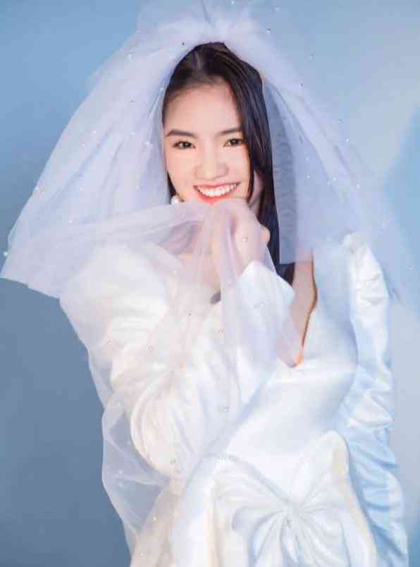 母女ai婚纱照文案短句：诠释情感交织，说说母女婚纱照的寓意与美好瞬间