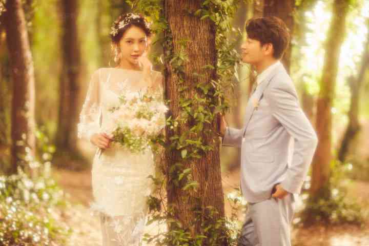 携手时光：母女共筑AI奇幻婚纱摄影故事