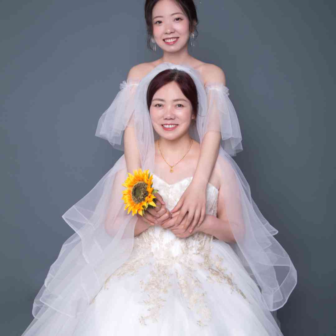 馨时刻：母女共赴婚纱头像的甜蜜定格